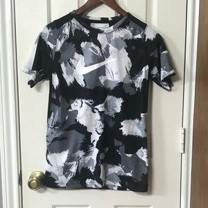 Boys Nike dri fit tee
